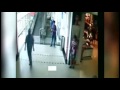 Donna uccisa da un carrello al supermercato. Video shock