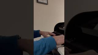 One Minute Piano Lesson - Learning To Play Linus And Lucy Part 2