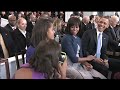 Malia's Photobomb Fail During President and Michelle Obama Kiss for Camera