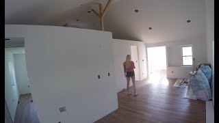 Tiny House Day 16 : Floors Are In!