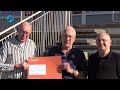 Cheque van Rabobank voor HSV Heiloo vanwege duurzaamheidsmaatregelen