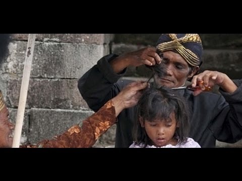 Langka! Ruwatan Cukur Rambut Gimbal di Dataran Tinggi Dieng