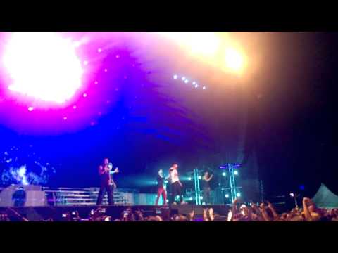 Larger than Life - Backstreet Boys Oostende Beach HD