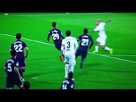 Tremendo golazo del Chimi Avila el Huesca sueรฑa..
