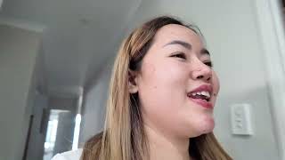 Makan Donat Main Di Belakang Rumah