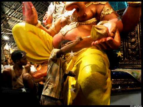 ganpati bappa morya VAASTAV AARTI Borivali cha Raja