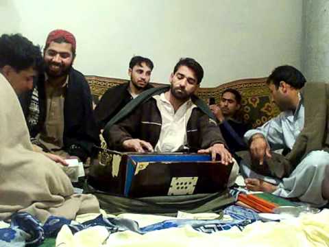 jalalia mushtaq with friends