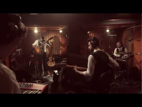 Nus Là-bas Video