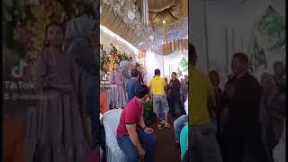 Kondangan Nyanyi Kondangan Tampil Buka Baju