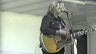 Watch Kim Richey Straight As The Crow Flies video