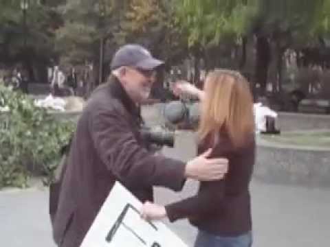 FREE HUGS NYC - xgobobeanx