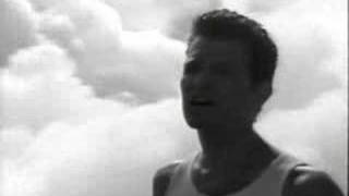 Watch Chris Isaak I Wanna Fall In Love video