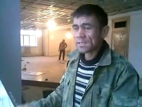 Duniya hai dilwalon ki - A man from Tajikistan singing a hindi...
