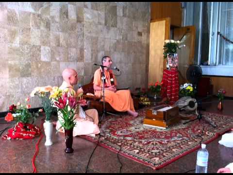 Niranjana Swami speaks on Bhagavad-gita 5.7 at public progam in Simferopol, Ukraine. June 10, 2012