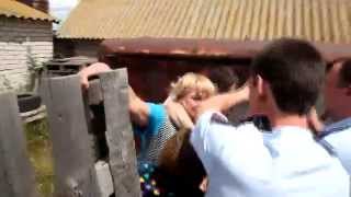 Видео Жители села встали на зщиту обманутой семьи г. Волгоград от Алексей Ульянов, Туапсинская улица, Волгоград, Россия