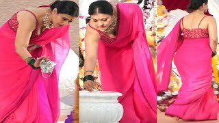 Beautiful Kajol Looks Perfect Bengali Women As She Flaunts Her Exy Cleavage In Pink Saree