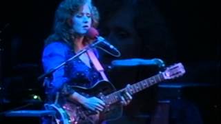 Watch Bonnie Raitt Cry On My Shoulder video