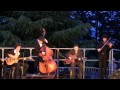 L'ensemble "Zoltan of Swing" joue au crépuscule de Clermont-Ferrand