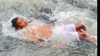 Mandi Di Sungai Air Nya Jernih