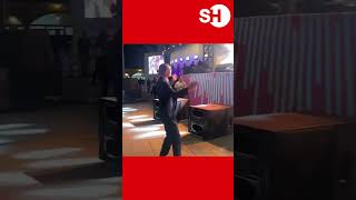 Erdal Beşi̇kçi̇oğlu 19 Mayis Kutlamalarinda Melek Mossonun Şarkilariyla Döktürdü