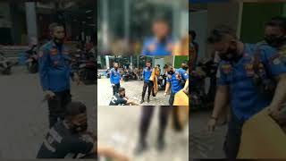 Pemadam Kebakaran Rescue Persiapan Evakuasi Sarang Tawon Vespa Di Pusat Perbelajaan