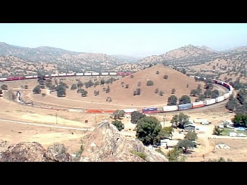 ８重連牽引・全長２キロ！アメリカの貨物列車　8-Engine Train over Tehachapi (06月25日 11:30 / 7 users)
