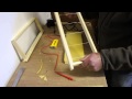 Comment poser une feuille de cire sur un cadre de ruche avec une astuce pour les abeilles 60420