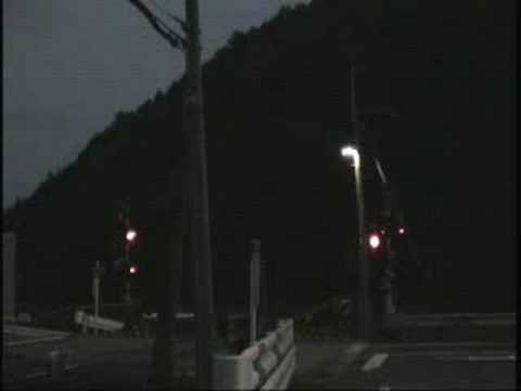 踏切風景－ＪＲ東海・高山本線・飛騨金山→焼石・ワイドビューひだ　２００８年７月２６日撮影