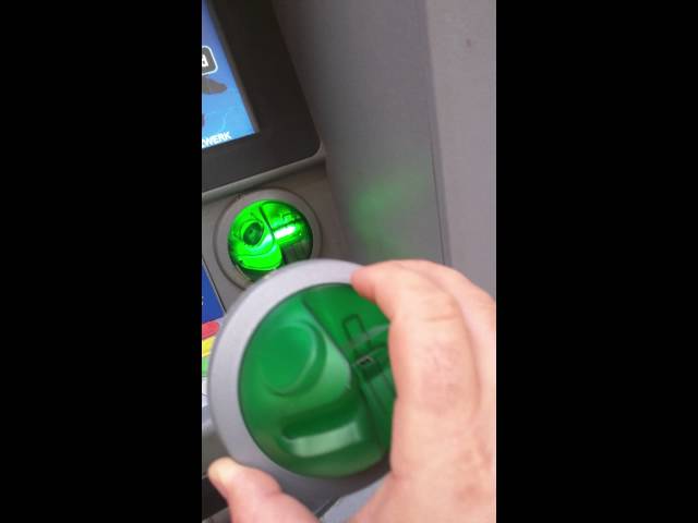 Tourist Discovers ATM Skimmer In Vienna - Video