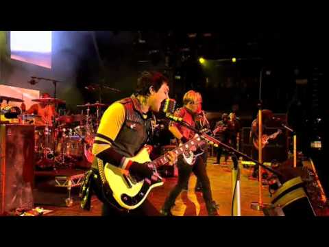 My Chemical Romance perform Na Na Na at Reading Festival 2011 - BBC thumb
