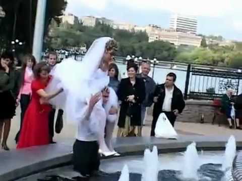 The bride had fallen into the fountain.
