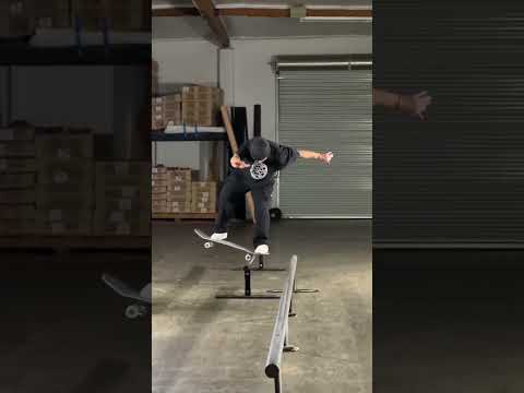 Blunt to blunt in the warehouse ‼️ #skateclipsdaily #skateboardingisfun #skatelife
