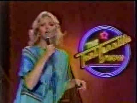 Toni Tennille performs Betty Wright Clean Up Woman