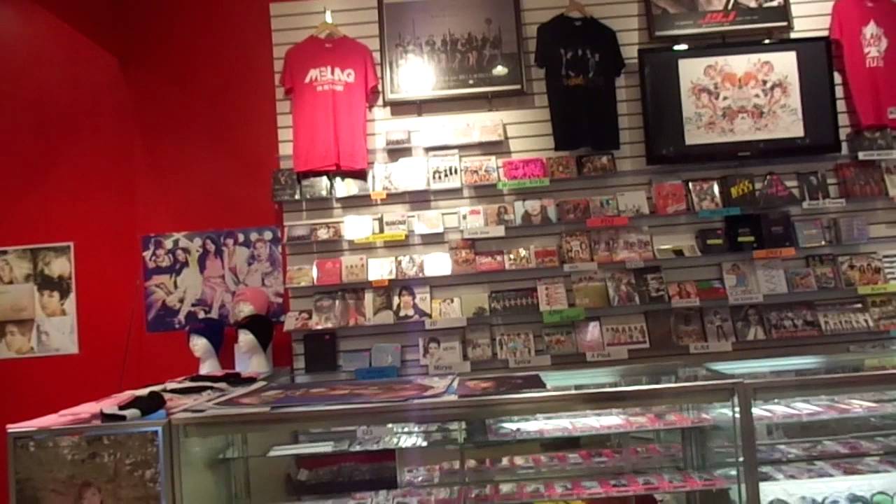 My first Kpop store - YouTube