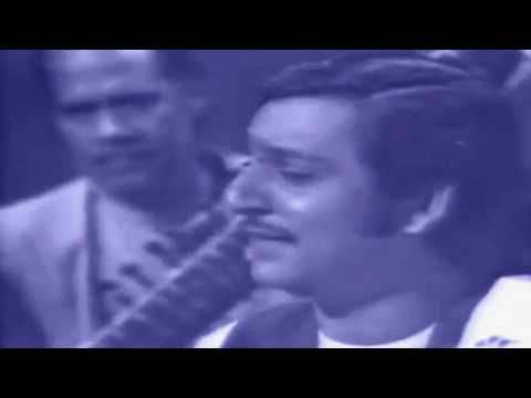 Ghulam Ali sings Ghalib in PTV program Nikhar(70s) (Aah ko...