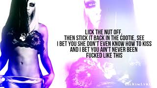 Watch Lil Kim She Dont Love You video