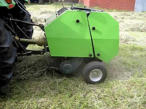 Minirundballenpresse bei Heuernte - YouTube