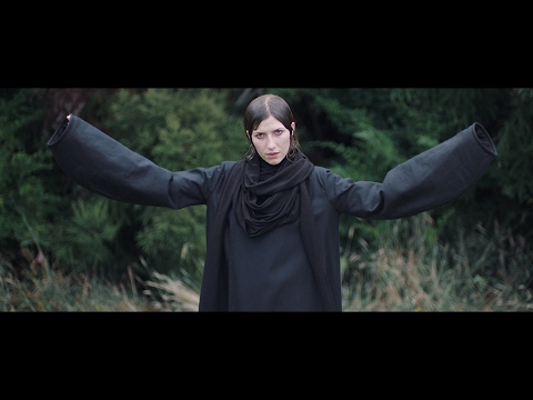 Aldous Harding - Horizon (Official Video)