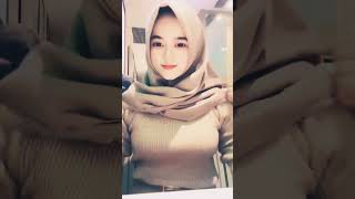 Wanita Berjilbab Yang Cantik Manis Menggoda
