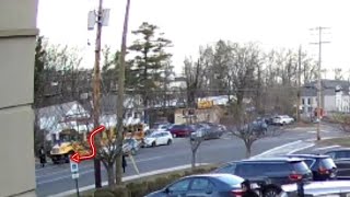 Kid Almost Involved In Accident When Driver Ignores Active School Bus, With Fleshing Lights | Monsey