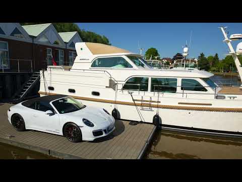 Linssen Grand Sturdy 500 AC Variotop in Papenburg gemeinsam mit dem Porsche 911 GTS