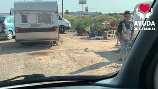 Agua para una familia que vive en 2 caravanas abandonadas