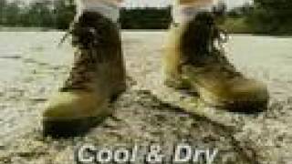 D Bond - Itchy, Smelly Feet
