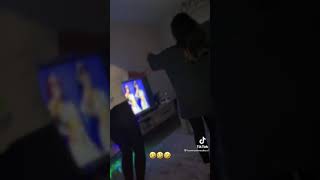Periscope Üniversiteli Genç Kızlar Kalçalarını Göstermek Için Elinden Geleni Yapıyorlar