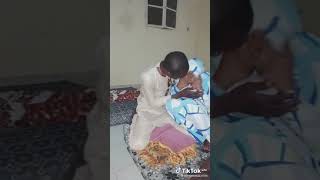 Kalli Wani Yana Iskanci Da Wata Mata A Daki