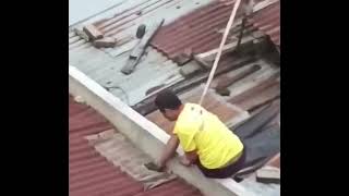 Panik Kantoi Skodeng Wanita Mandi