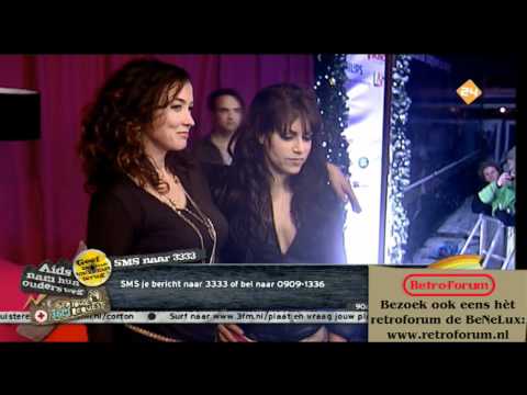 SR2010 Katja Schuurman zoent met Ellen ten Damme 3FM Serious Request 2010