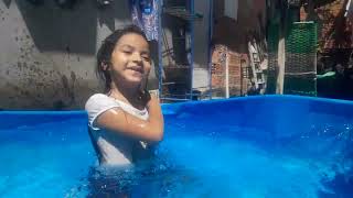 Eu Na Piscina Com Filipe Brincando No Banho
