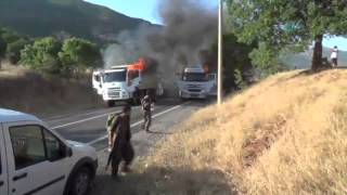 PKK’lı Teröristlerin Araçları Yakma Anı Kamerada !