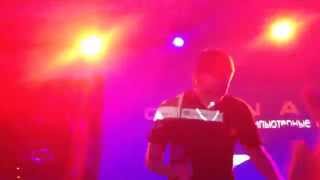 Лёша Пчёлкин - А Мне Не Важно Live (Первый Сольный)